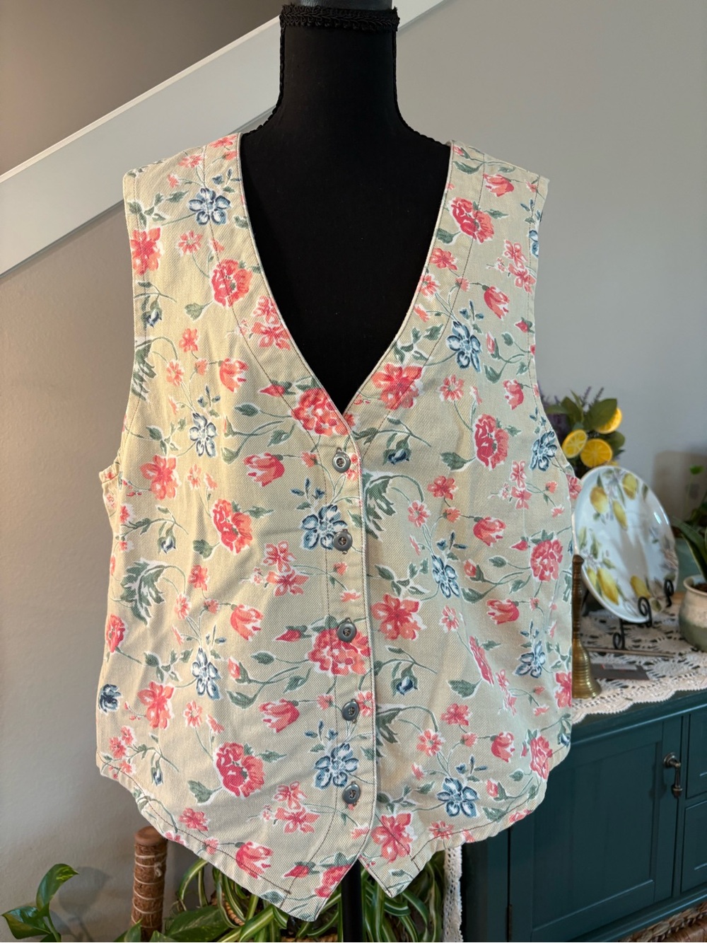 Vintage Floral Button-Front Women's Vest - Cream with Pink & Blue Flowers